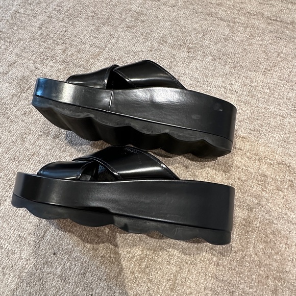 Prada leather platform sandal - Picture 5 of 8